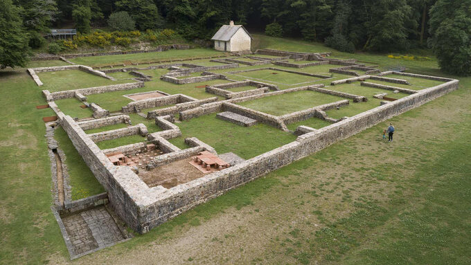 cda25_cr_bibracte_site_archeologique_galloromain_vestiges_domus_main-tt-width-1280-height-720-fill-1-crop-0-bgcolor-ffffff.jpg